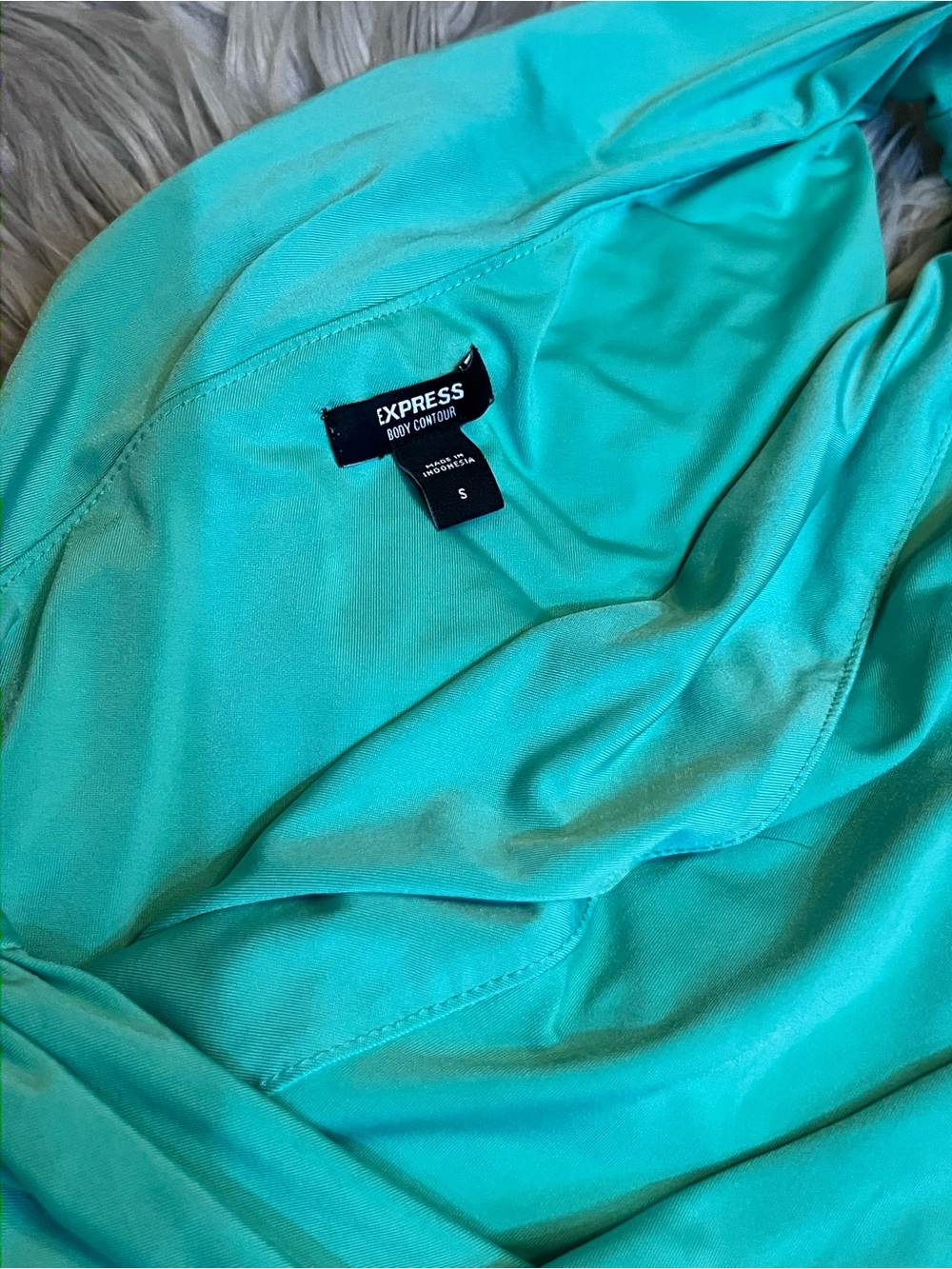 Like New Express one shoulder crop top Color - Picture 4 of 4
